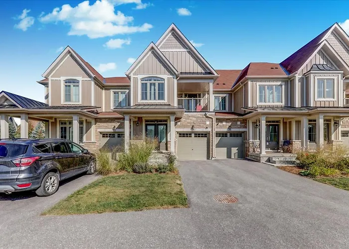 Executive Town Home-Mountain View-Historic Snowbridge Village, Walking Distance To The Resort