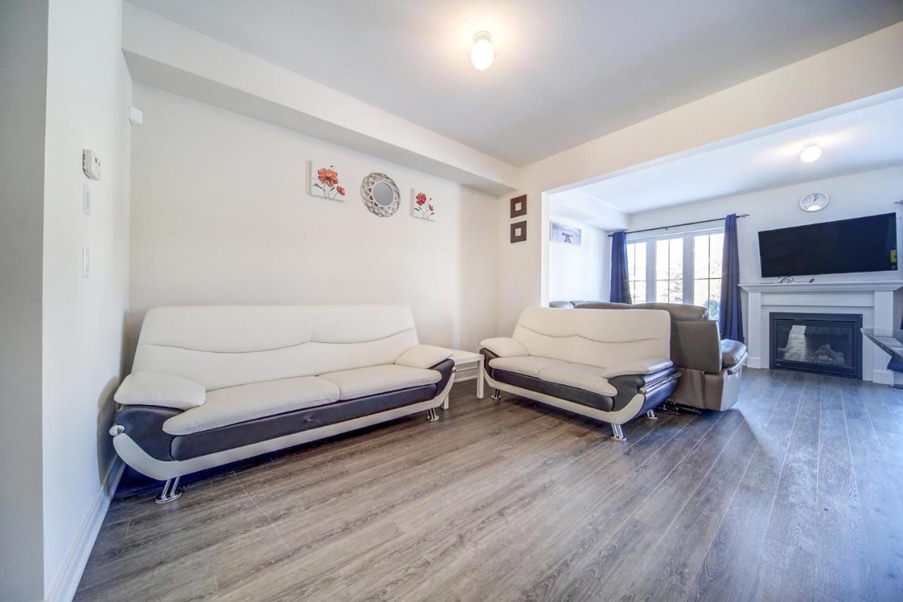 Executive Town Home-mountain View-historic Snowbridge Village, Walking Distance To The * Collingwood