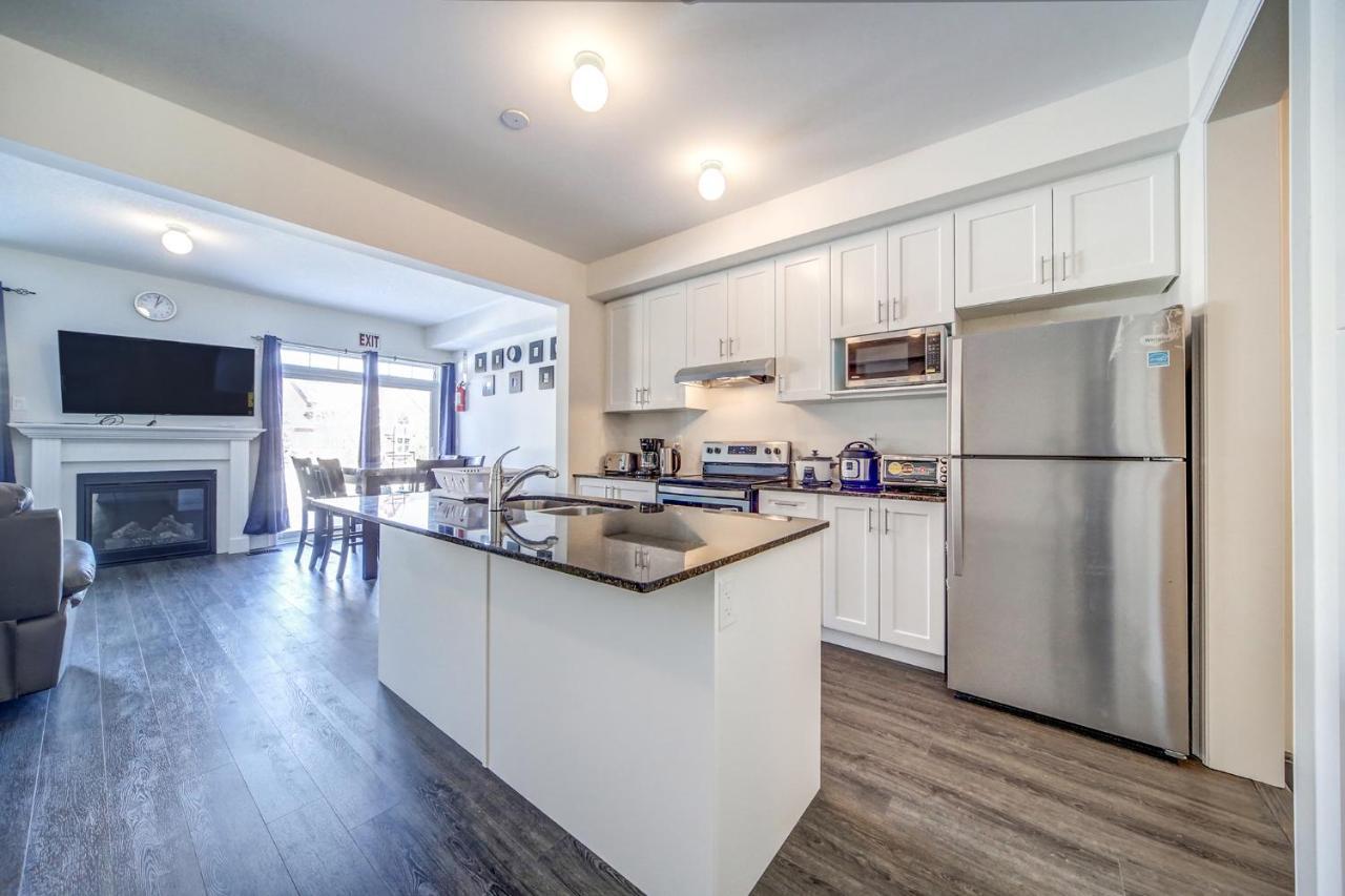 Holiday home Executive Town Home-mountain View-historic Snowbridge Village, Walking Distance To The Collingwood